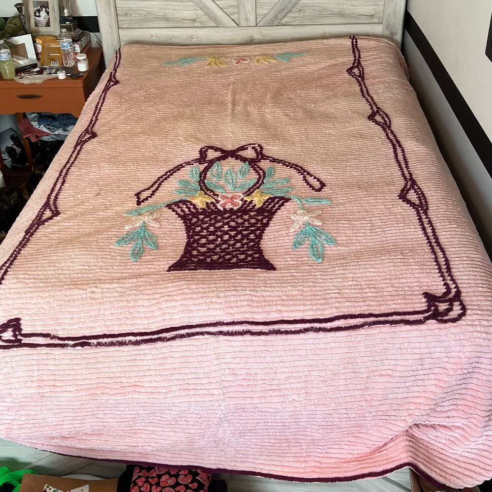 Basket chenille spread RARE